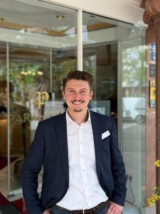 Florian Sbrizzai, Direktor im Parkhotel Laim