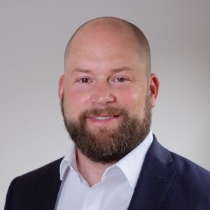 Das Bild zeigt Michel Sievers, Leiter Beratung & Vertrieb bei der 42 GmbH, Spezialist für Hotelberatung und IT